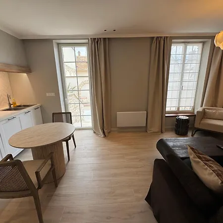 Appartement Les Pierres De Pacel - De Charme - Patio Prive *